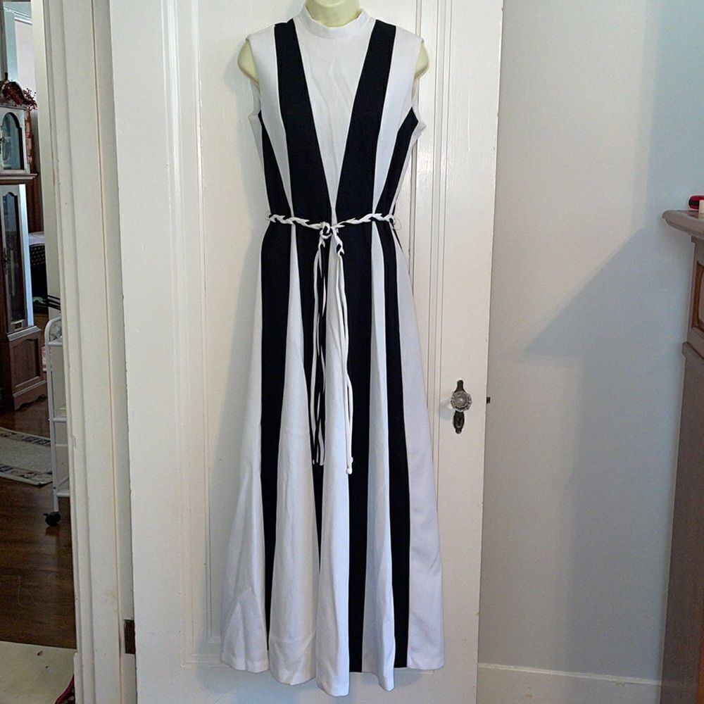 Vtg 70s black & white‎ polyester high neck maxi dress/original woven belt
